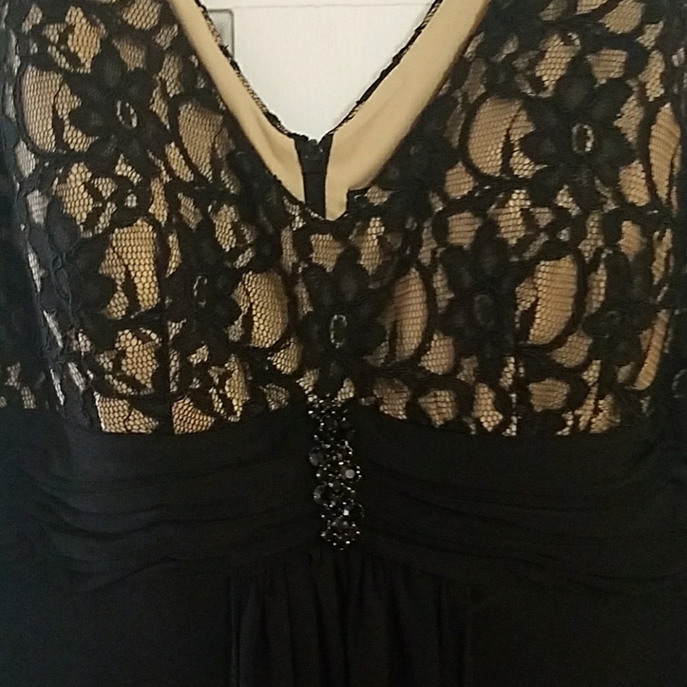 Dress - Picture 3 of 3