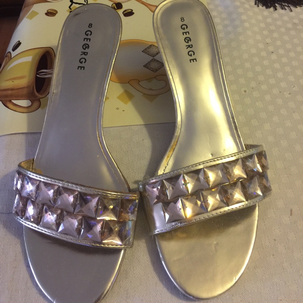 Brand new Wedge sandals gold