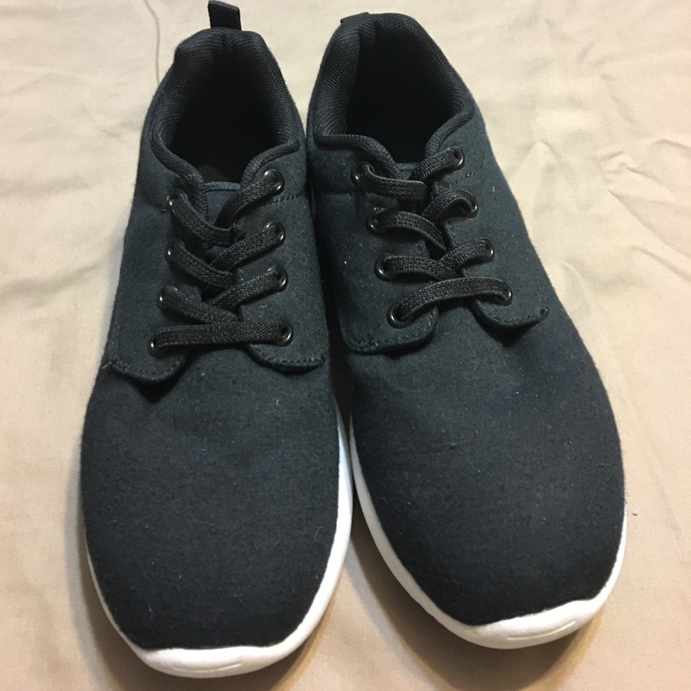 Girls sneakers