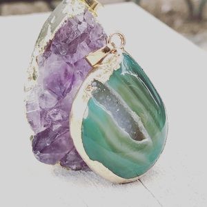 Natural Emerald Stone Necklace Holder