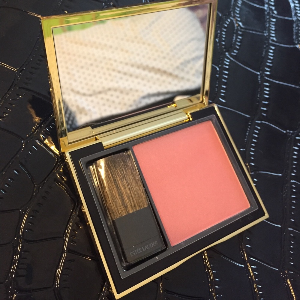 Brand New Estée Lauder blush in "Mauve Mystique"✨