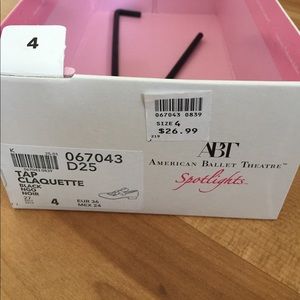 Semi-used Tap Claquette/ kids size 4