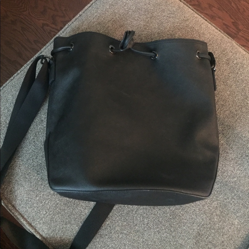 Lululemon cross body bucket bag