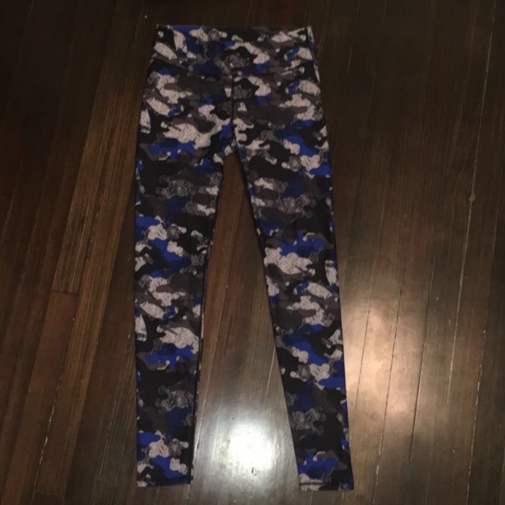 Fabletics blue camo leggings