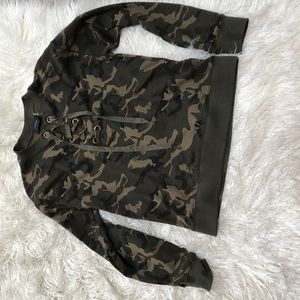 Camo tie-up crew neck sweatshirt