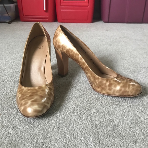 Timeless Stuart Weitzman Pumps - Picture 1 of 4