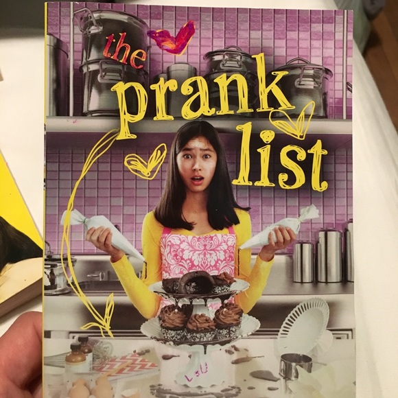 2 books. Titles in photo - Picture 3 of 3