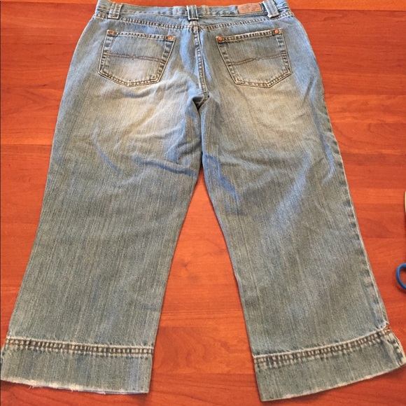 Women's size 9/10 jean capris - Picture 2 of 3
