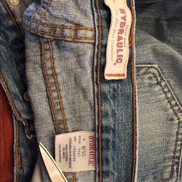 Women's size 9/10 jean capris - Picture 3 of 3