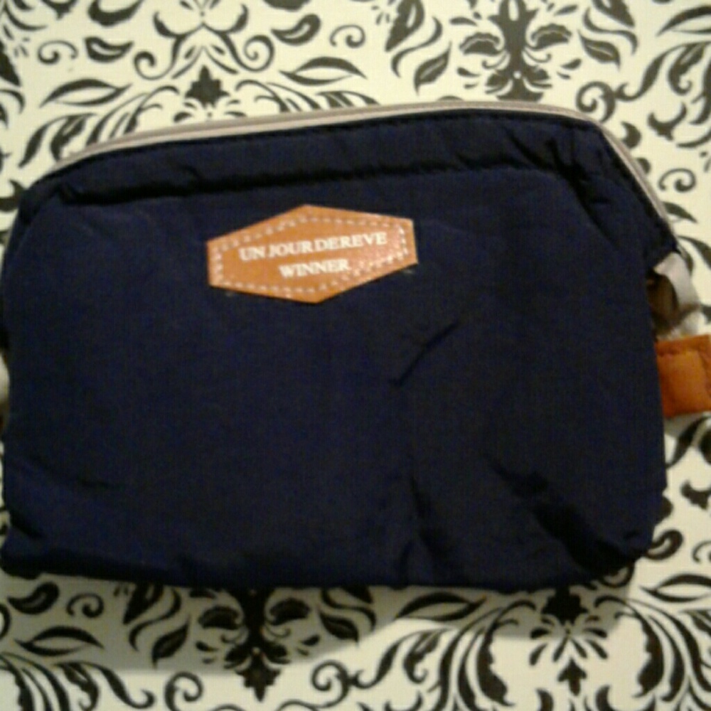 Cosmetic bag