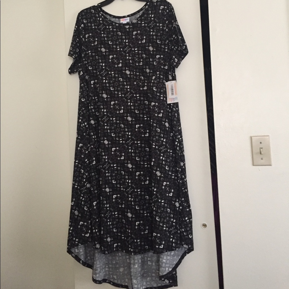 LulaRoe Carly, black w/ white and light grey print
