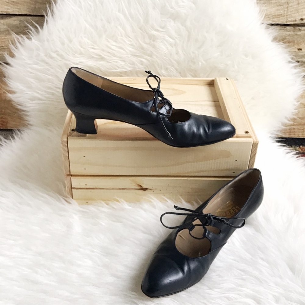 💕SALE💕Salvatore Ferragamo Vintage Tie Pump-Navy