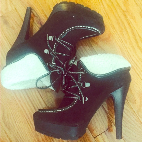 Lace up fur lined booties - Picture 1 of 6