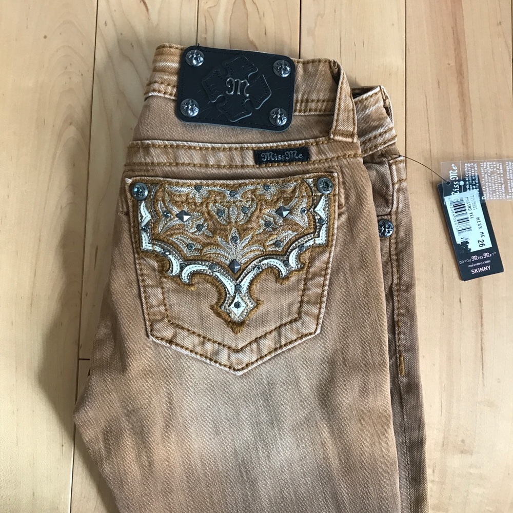 Miss Me Jeans. NWT. Signature-Rise Skinny
