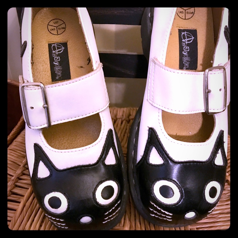 The Cat's Meow! Darling shoes ~ size 7