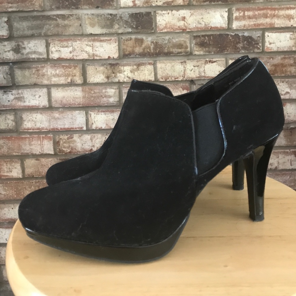 Covington Black suede booties size 7