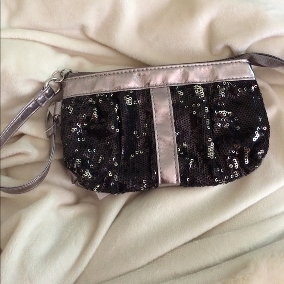 NWT Metallic Silver/Pewter Wristlet with sequins - Picture 1 of 3