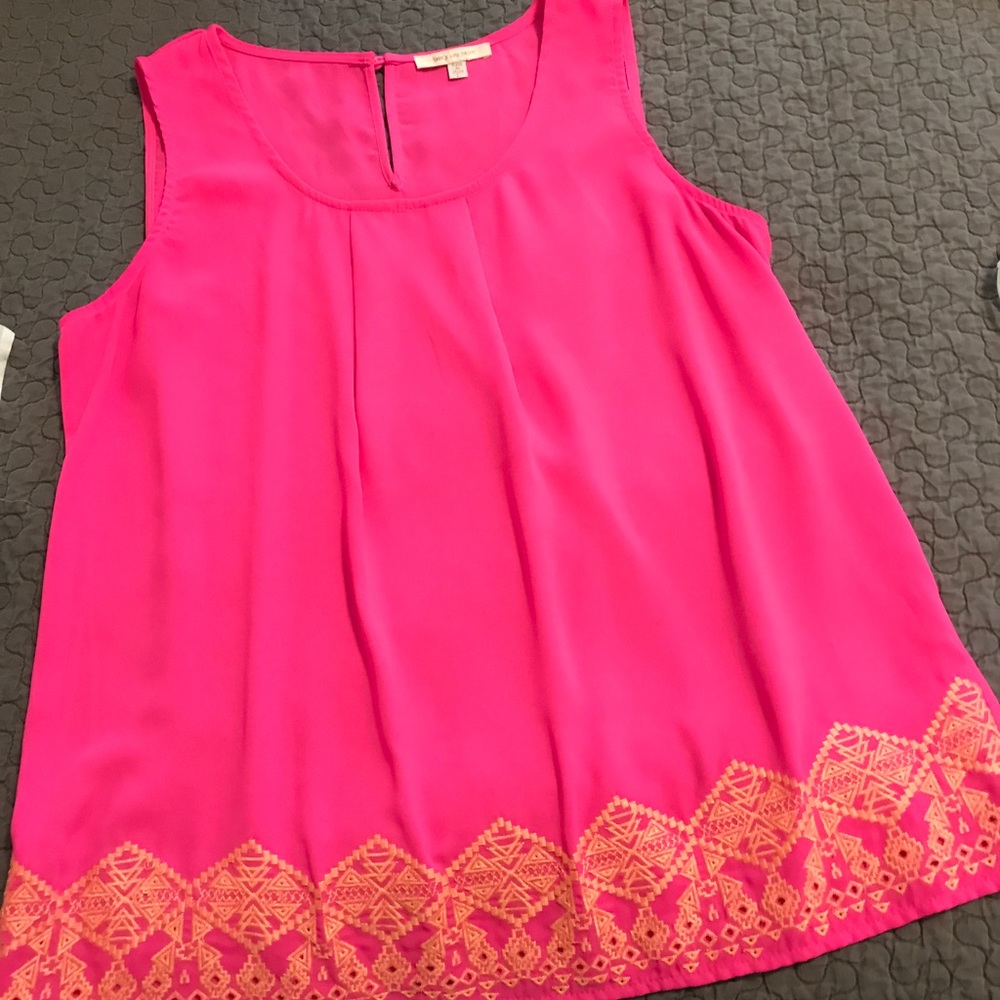 Pink and light Wright top