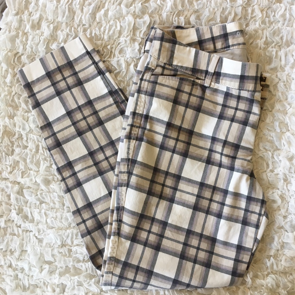 Plaid Old Navy pixie pant size 4- cropped-
