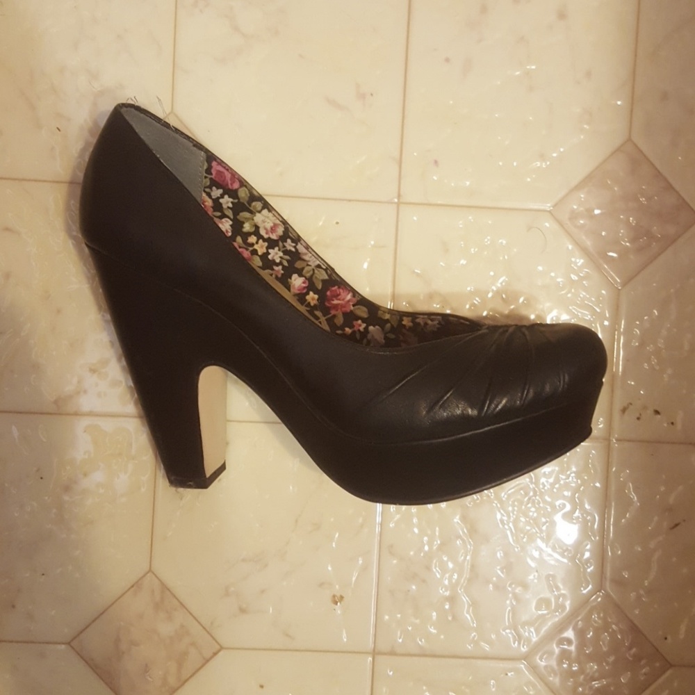 Seychelles retro platform heels