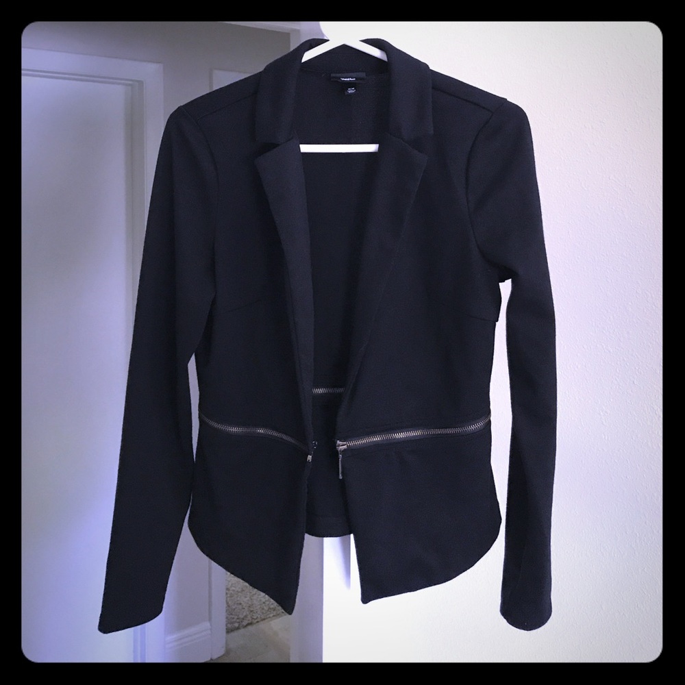 Black fashionable sweater with horizontal zip