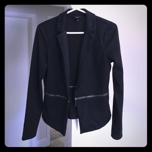 Black fashionable sweater with horizontal zip