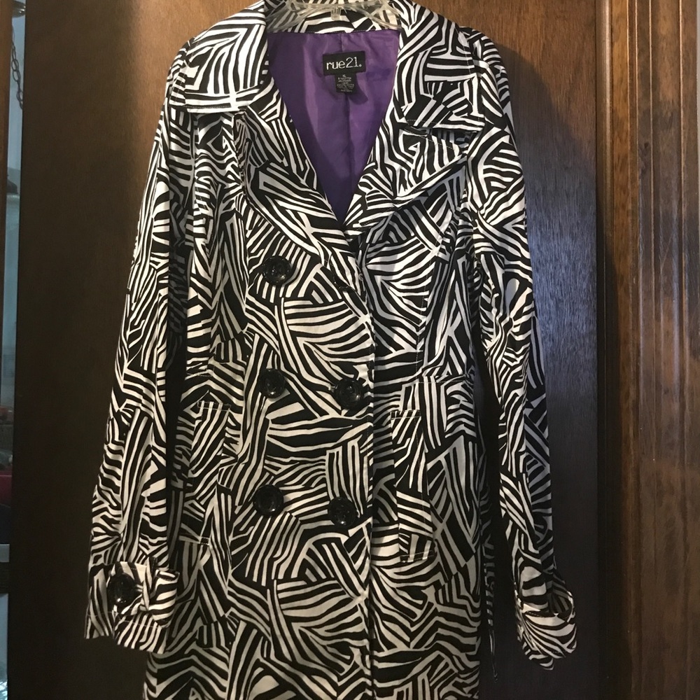 Rue 21 black and white patterned jacket