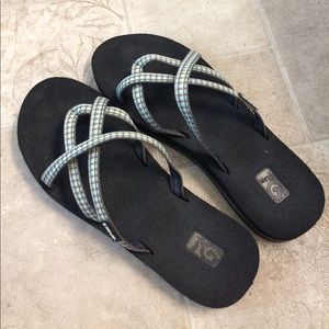 Teva "Mush" women's flip flops, lightly used