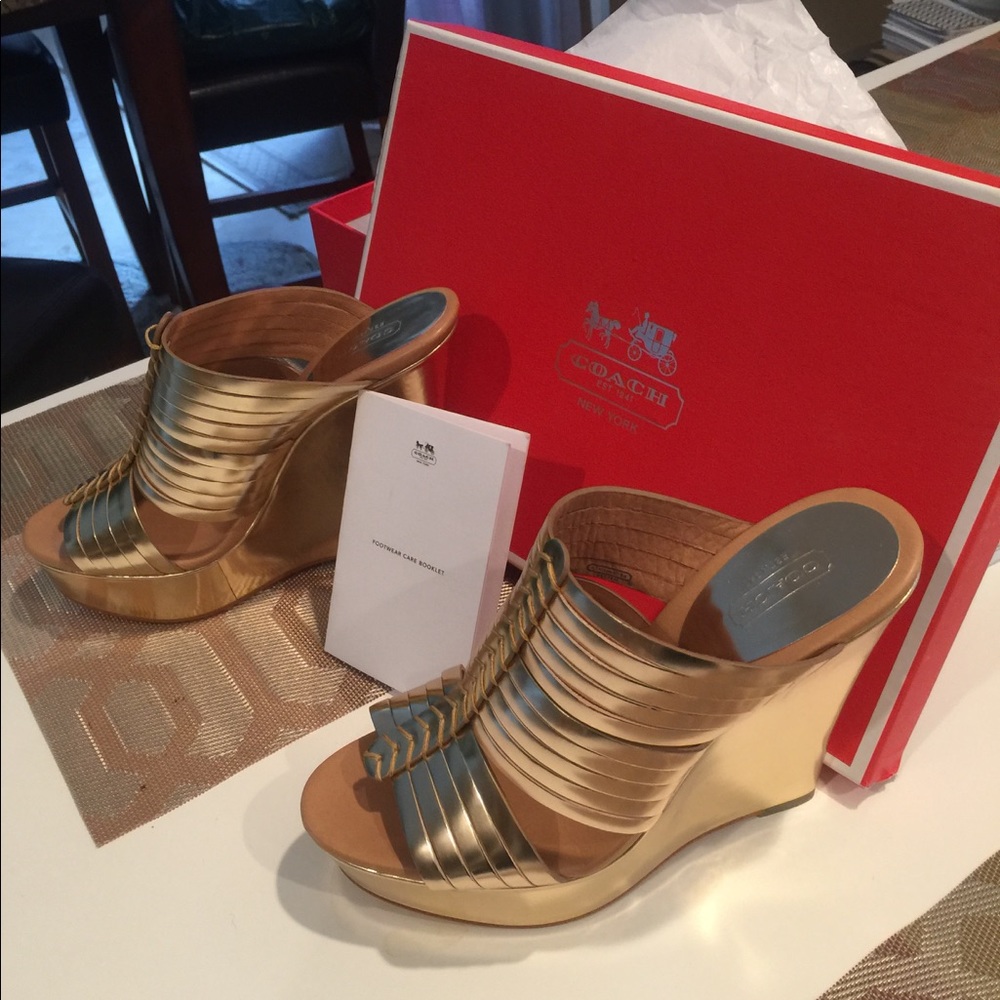 Coach BRAND NEW Gold Platform  size 8.5