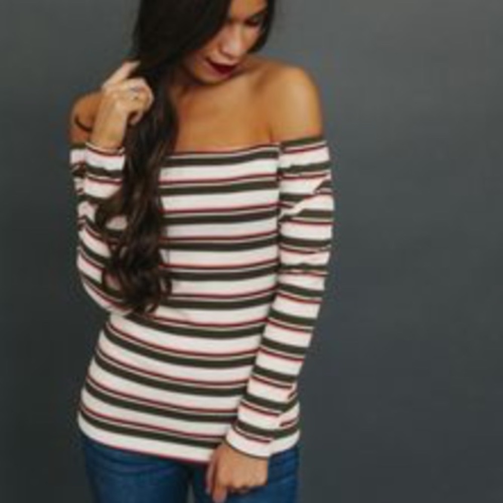 Sale 💕 Dottie Couture off shoulder top