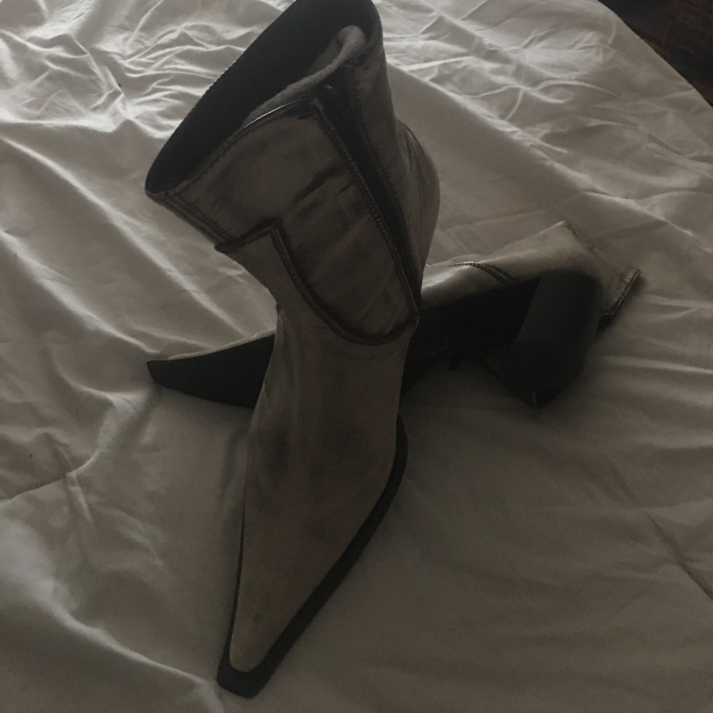 Italian ankle boots with sharp toe