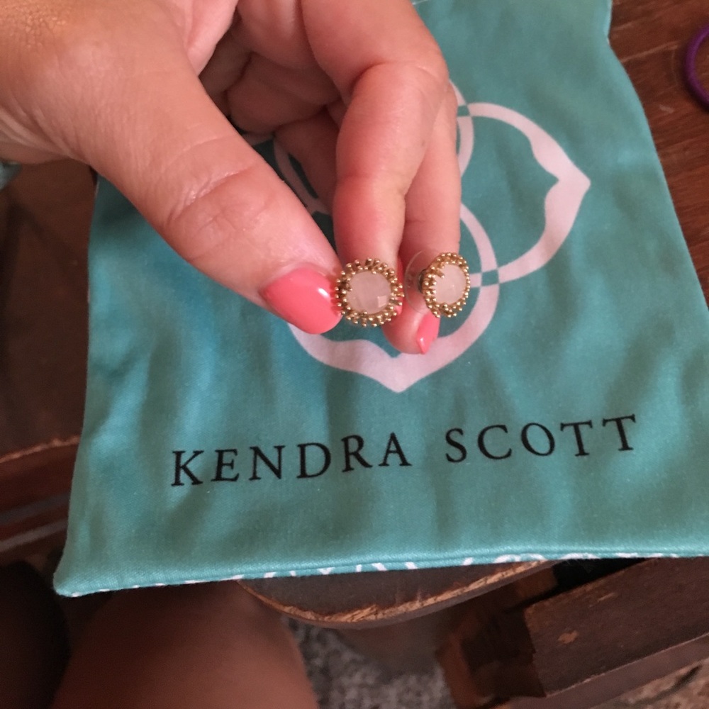 Kendra Scoot stud earrings