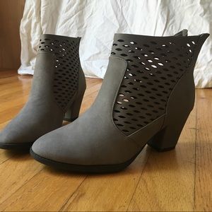 Grey cutout booties! Size 6 1/2