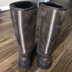 ⚡️FLASH SALE⚡️Dark brown Uggs with rugged bottom