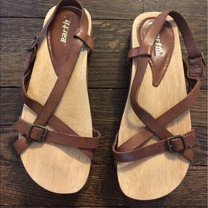 Wood sandals