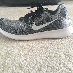 Nikes gym shoes
