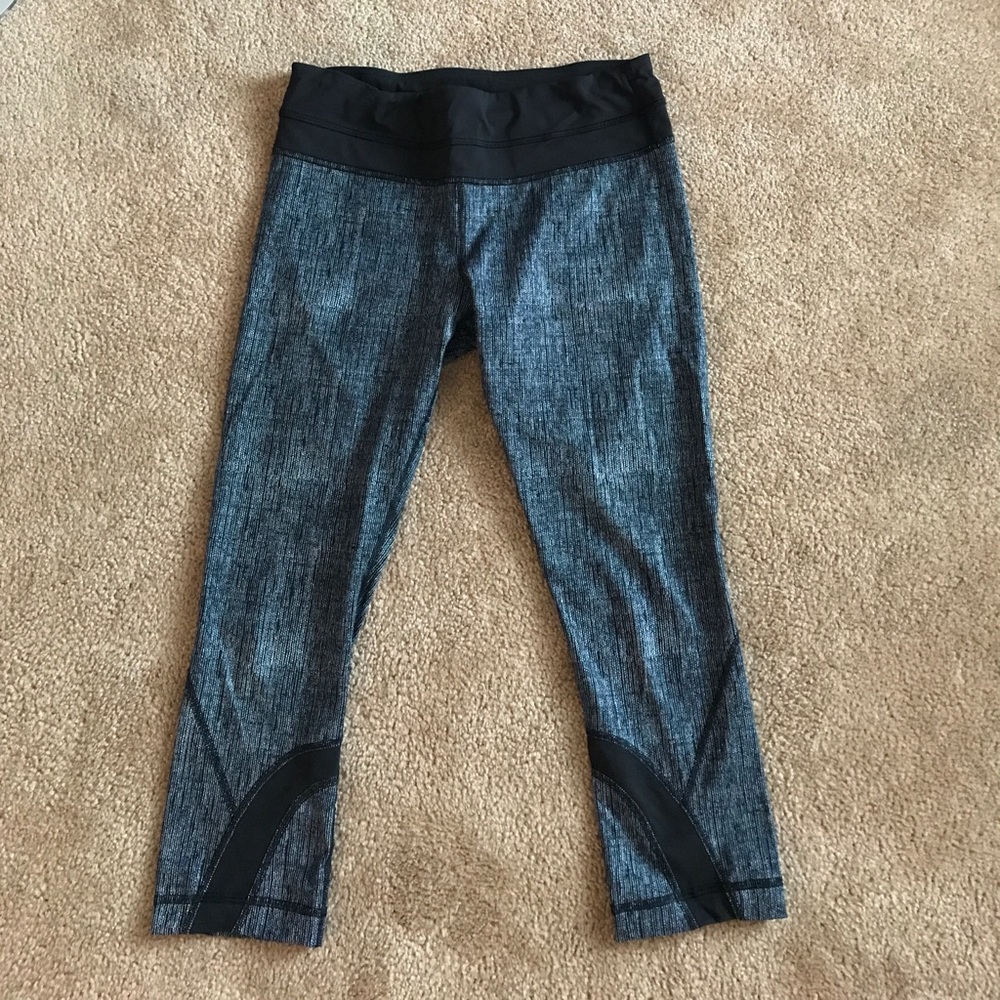 LULU Lemon Crop Leggings NWOT - Size 6