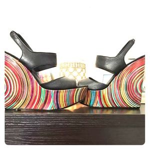 HOLD FOR @LLEA25*Psychedelic Alice + Olivia wedges