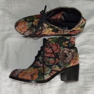 floral tapestry lace up heeled boots