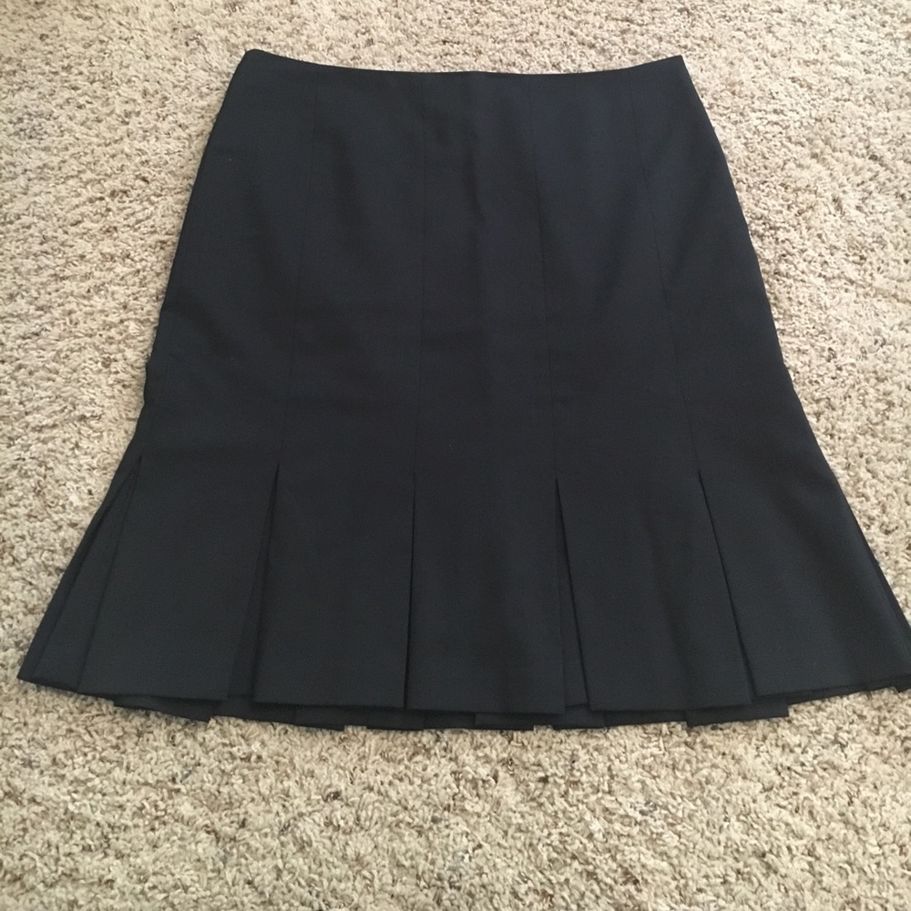 Black skirt with pleats