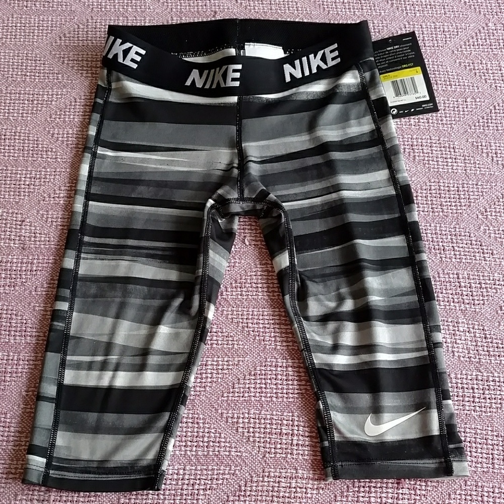 New - Girls Nike Dri-Fit Capri