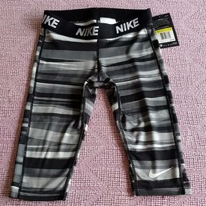 New - Girls Nike Dri-Fit Capri