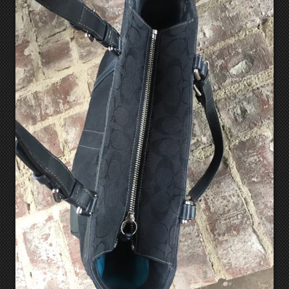 Authentic Coach Purse - Picture 3 of 6
