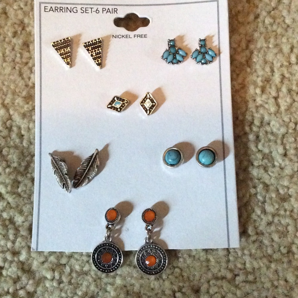 6 piece earring set - never worn