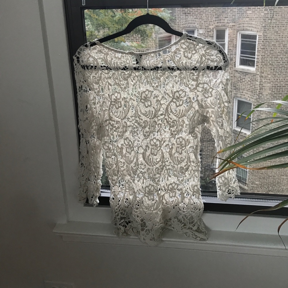Lace quarter sleeve top