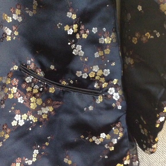 Pretty silky Asian jacket .. CUTE PROM JACKET? - Picture 5 of 7