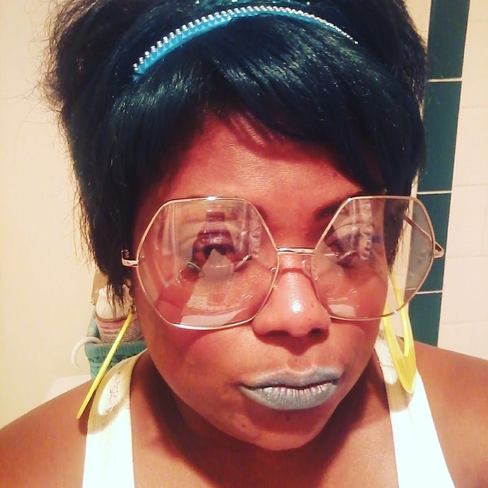 Meet your Posher, Antoinette