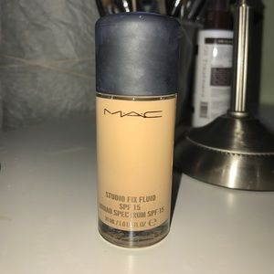MAC FIX FLUID SPF 15 NC25