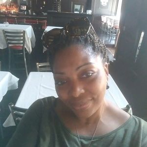 Meet your Posher, Angela