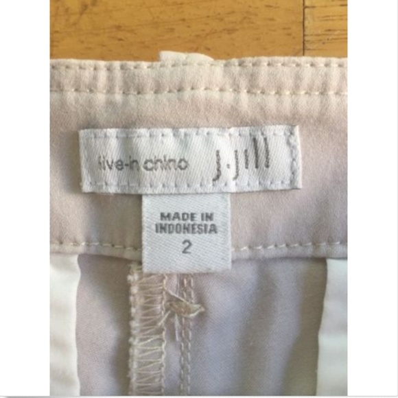 J JILL Live-in Chino Beige Bermuda Shorts Size 2 - Picture 3 of 7